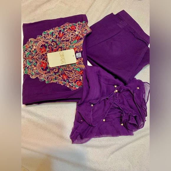 Chinyere Winter Dress - Picture 11 of 12